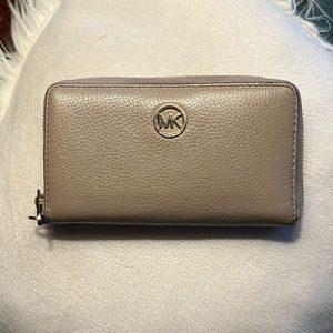 Michael Kors taupe wallet